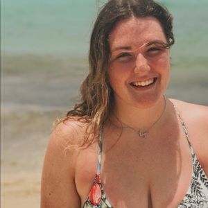 Meet your Posher, Hallie